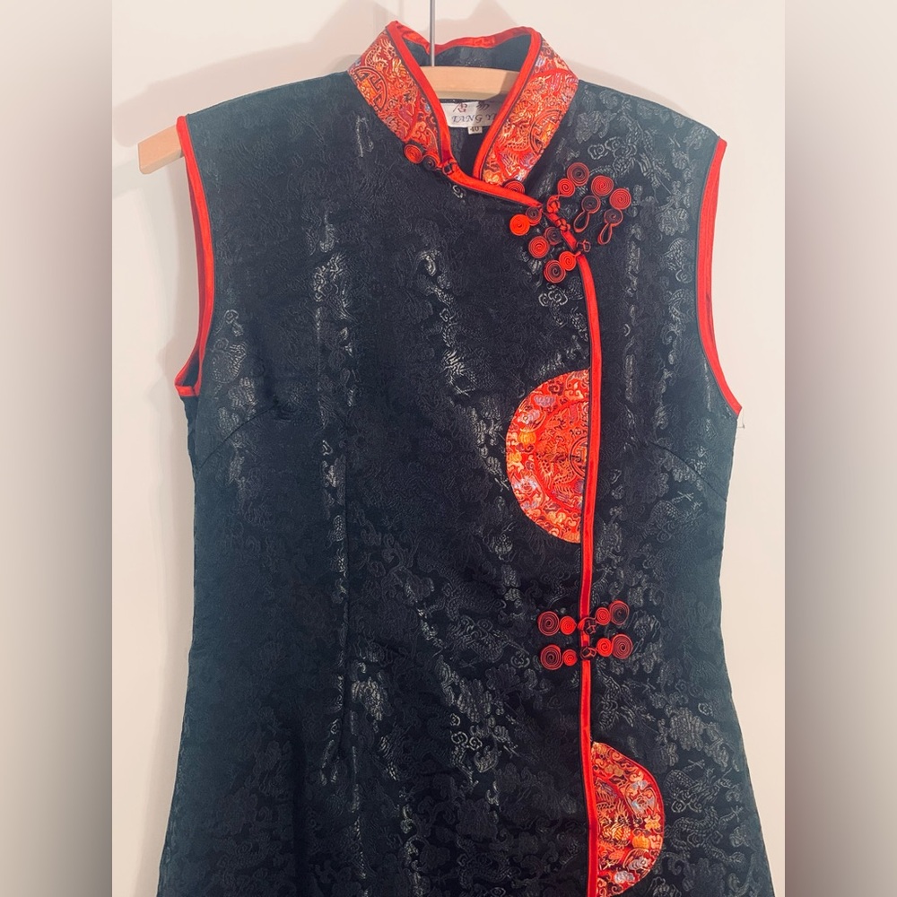 Elegant Black and Red Sleeveless Dress